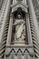 Statue on the facade of Flore...