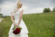 Bride holding a bouquet of fl...