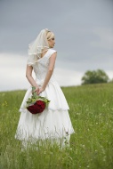 Bride holding a bouquet of fl...