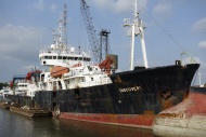 Old ship being dismantled to ...