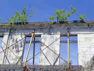 Dilapidated house in the hist...