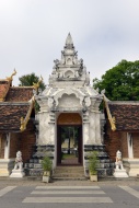 Side entrance, Wat Phrathat L...