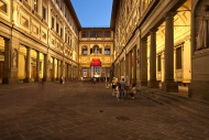 Galleria degli Uffizi illumin...