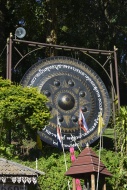 Large gong, Wat Phra That Doi...