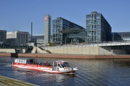 Excursion boat on the Spree R...