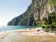 Italy, Lake Garda, People sun...