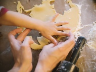 Mother and little daughter cu...