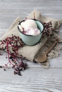 Vanilla ice cream with raspbe...