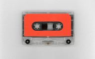 magnetic tape cassette with b...