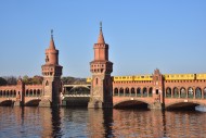 The Oberbaum Bridge over the ...