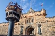 Statues of Robert the Bruce a...